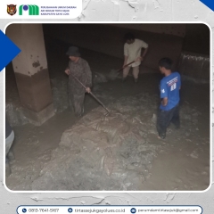 PERUMDA AIR MINUM TIRTA SEJUK TINGKATKAN KUALITAS LAYANAN DENGAN PEMBERSIHAN RESERVOAR CINTA MAJU